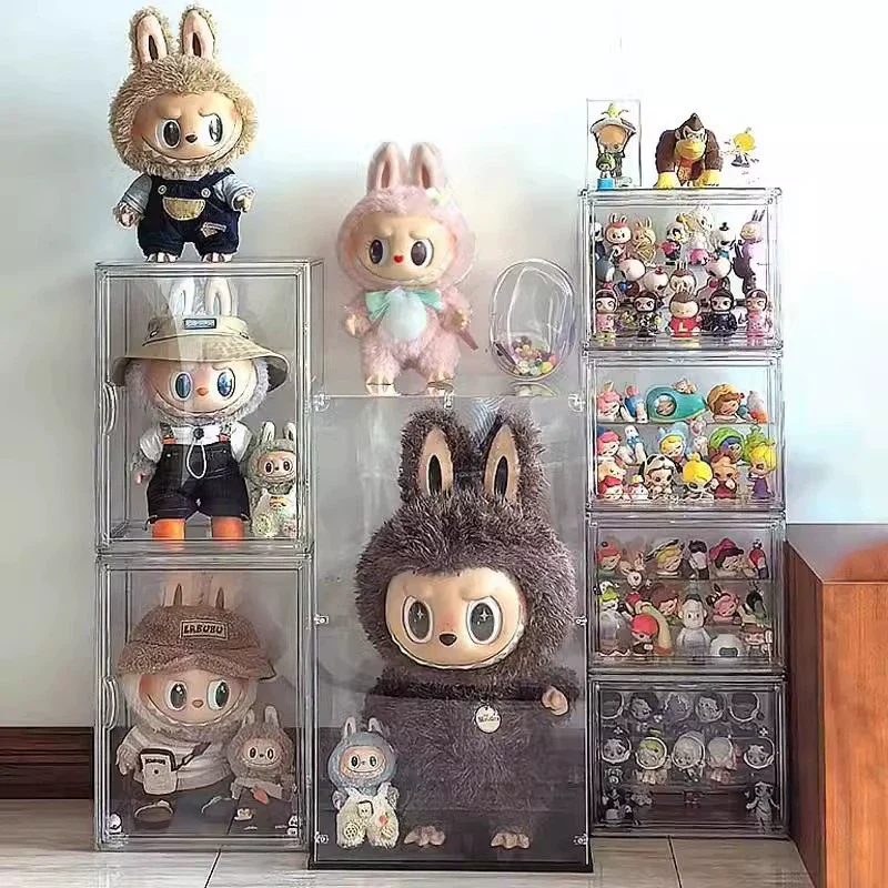 Detolf shelf with Fall in Wild figures arranged by tone from dark to light